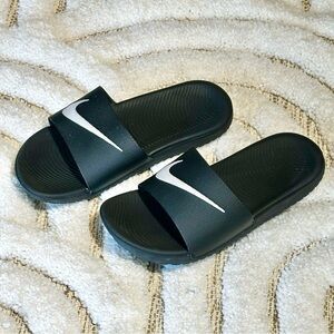 Big Kids Black Nike Kawa | Size 4Y